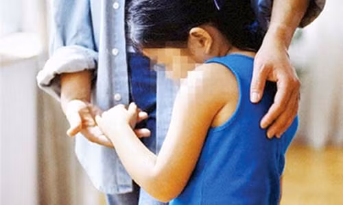 Lam sao de vuot qua khung hoang bi xam hai tinh duc?