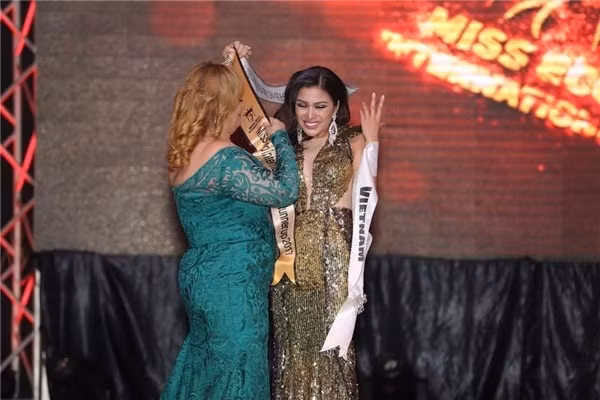 So phan nguoc loi cua 2 hoc tro Pham Huong-Hinh-5