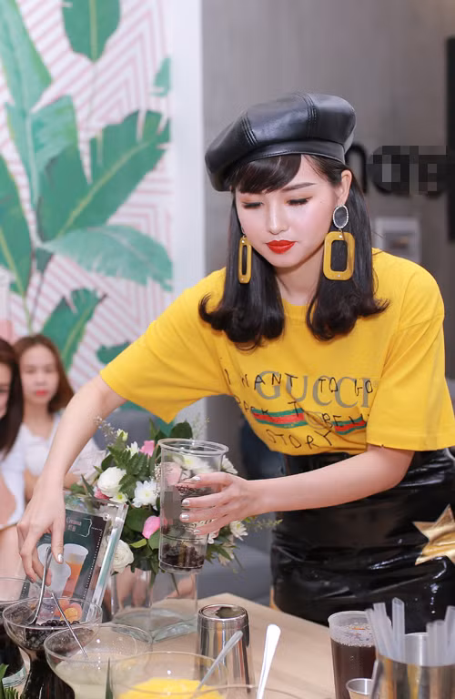 Cách đây không lâu, Tâm Tít vướng vào cuộc 'khẩu chiến' với Maya gây xôn xao cộng đồng mạng. Khi Maya nói về người thứ 3, Tâm Tít ngay lập tức mỉa mai cô khi cô cho rằng kẻ thứ 3 lại nói về người thứ 3.