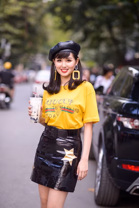 Lần đầu xuất hiện trở lại sau 3 tháng sinh con thứ hai, hot girl khiến nhiều người bất ngờ về vóc dáng thon thả.