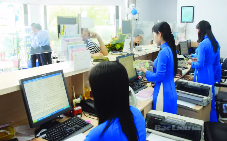 Nhiều ngân hàng cho biết đã trình NHNN xin nâng room tín dụng để có thêm dư địa cho vay.