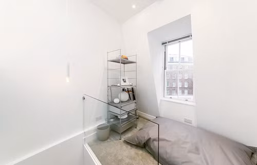 Tuy nhiên, so với mặt bằng chung, giá thuê của ngôi nhà vẫn khá cao bởi thu nhập trung bình năm của mỗi người dân ở Luân Đôn cũng chỉ khoảng 36.000 bảng Anh.