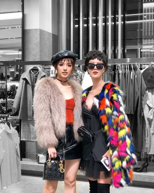 Vũ Ngọc Châm, quán quân The Look 2017 khiến nhiều người ngỡ ngàng khi để kiểu tóc pixie trong một sự kiện. Nhiều người còn không nhận ra cô nàng tóc dài thướt tha ngày nào lại cá tính thế này.