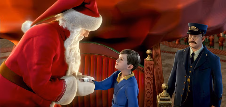 The Polar Express (2004): Được thực hiện trong 3 năm, The Polar Express là tác phẩm hoạt hình được chuyển thể từ cuốn sách thiếu nhi kinh điển cùng tên. Bộ phim bắt đầu từ khoảnh khắc một cậu bé nhìn thấy con tàu tốc hành trong đêm Giáng sinh lạnh lẽo. Cậu quyết định đặt chân lên chuyến tàu ấy và được chu du tới miền đất kỳ thú. The Polar Express có sự tham gia diễn xuất của tài tử Tom Hanks và là một bộ phim đáng yêu, đầy màu sắc cho những ai muốn đắm mình vào thế giới cổ tích.