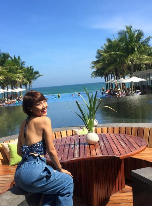 Tóc pixie hợp với đa dạng phong cách thời trang, và Hoàng Oanh là một ví dụ điển hình để chứng minh điều đó.