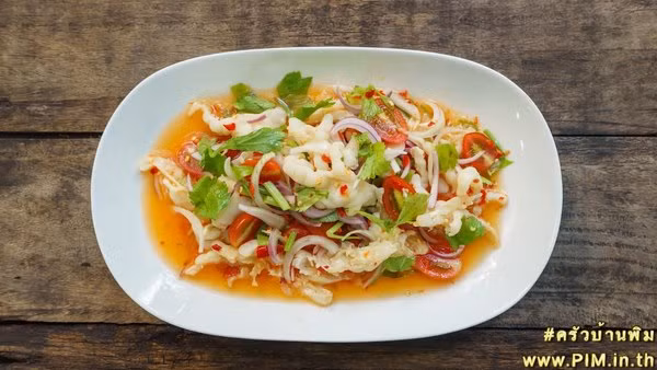 Món sa lát chân gà rút xương nổi tiếng ở Thái Lan.