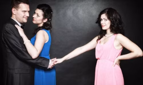 Cay dang khi phat hien nguoi yeu “bat ca hai tay“