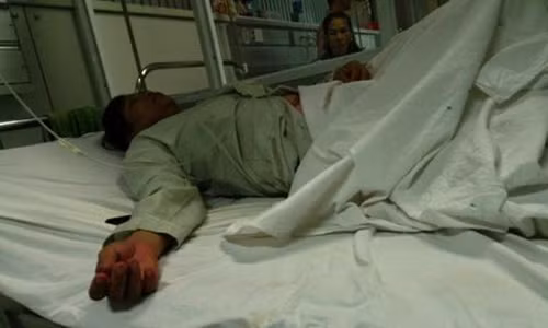 Nghi chong ngoai tinh, vo cung 2 con “cao dau boi son” hang xom