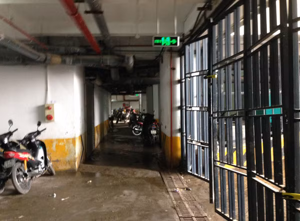 Buc be phot lo thien, ca ngan dan chung cu kho tho, non mua-Hinh-2