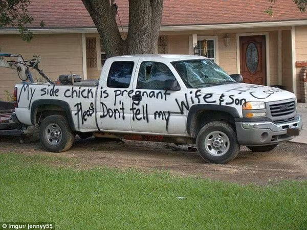 Sau khi phát hiện chồng mình ngoại tình, một người phụ nữ đến từ Texas (Mỹ) đã quyết định viết hết những điều sai trái của chồng mình lên chiếc ô tô quen thuộc, trong đó gồm cả việc ông ta nghiện ngập và ngoại tình.