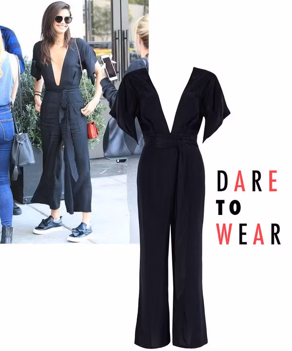 3. Jumpsuit: Chỉ một bước đã có bộ cánh đầy đủ ra đường, đó chính là tính tiện dụng mà jumpsuit mang lại. Sara Sampaio kết hợp jumpsuit của Faithfull với đôi slip on rất đơn giản, cá tính.