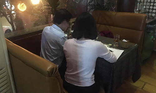 Nguyễn Trung Dũng (SN 1982) chia sẻ với phóng viên những câu chuyện trong nghề. Ảnh: Nhật Linh