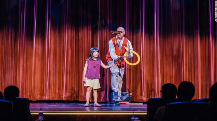 “Kinh tế đảo Guam dựa trên hai thứ, chúng tôi bán phong cảnh thiên đường và bán vị trí chiến lược,” ông George Charfauros, cố vấn Văn phòng an ninh nhà ở của đảo Guam cho biết, "sự cân bằng rất mong manh. Chúng tôi cần duy trì sự cân bằng đó. Bên này không thể nặng hơn bên kia". Khoảng 40% nền kinh tế đảo Guam phụ thuộc vào quân sự. Đây là nơi vận hành 2 căn cứ quan trọng của Mỹ, chiếm 1/3 diện tích đất trên đảo.