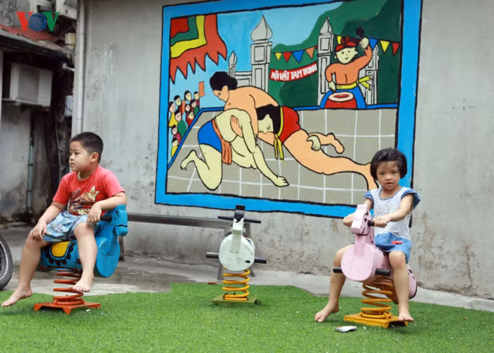 Theo nhận định của các chuyên gia, thiếu điểm vui chơi an toàn và lành mạnh đã vô hình chung đẩy các em vào game, internet. Và hậu quả là bạo lực học đường, các vụ việc trẻ em vi phạm pháp luật xảy ra ngày càng nhiều, gây bức xúc trong xã hội.