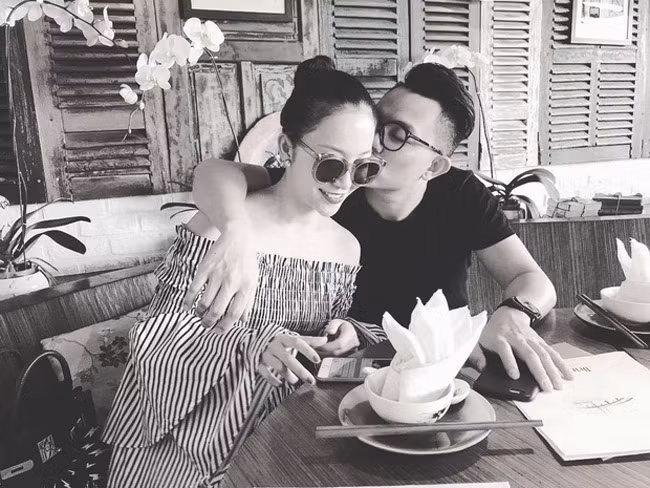 Sau lần đổ vỡ hôn nhân đầu tiên, Linh Nga hiện đang trải qua thời gian hạnh phúc bên bạn trai mới - doanh nhân Tuấn Moon - chồng cũ của MC Thu Hằng (người dân chương trình Tôi 20).