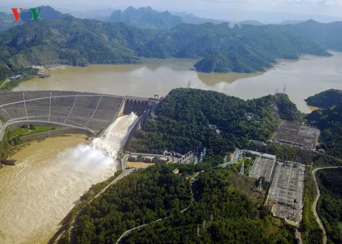 Cuoc song nguoi dan bai giua dao lon vi nuoc song Hong dang cao
