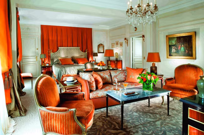 10. Căn hộ Royal Suite tại khách sạn Hôtel Plaza Athénée ở Paris, Pháp. (Giá: 31.000 USD/đêm)