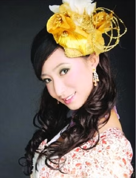 Nữ diễn viên Tiết Lệ Na đóng thế Châu Tấn trong Dạ Yến cũng công bố tin nhắn dụ dỗ của đạo diễn Âu Dương. Trong đó có đoạn: “Hãy chấp nhận nghe theo lời đề nghị của anh và em sẽ được đóng vai chính trong Anh hùng xạ điêu”. Cô khẳng định việc gạ tình đổi lấy vai diễn công khai trong làng giải trí Hoa ngữ.