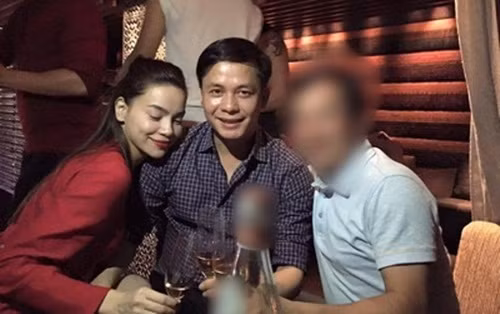 Hà Hồ bị tẩy chay sau khi vướng phải scandal "người thứ 3".