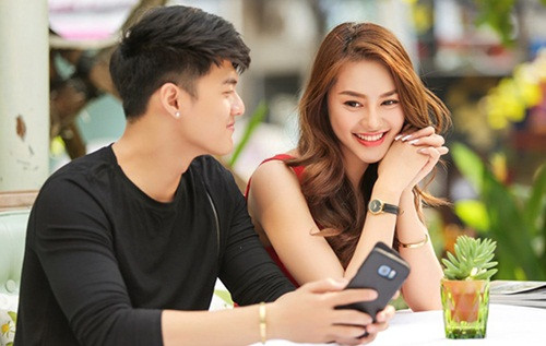 Linh Chi bị miệt thị và chỉ trích nặng nề khi chen ngang mối ân tình 11 năm của Lâm Vinh Hải và Lý Phương Châu.