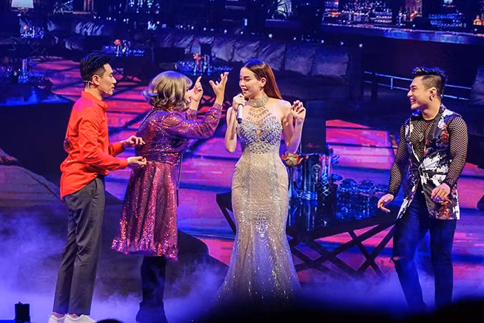 Ở bất cứ sự kiện hay ngoài đời thường, Hà Hồ luôn giữ được phong cách gợi cảm.