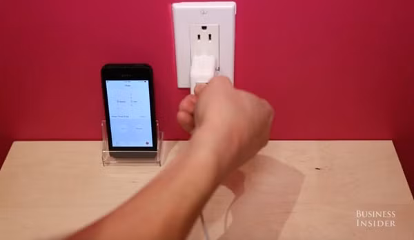 Ngoài ra, hãy sử dụng một cục sạc iPad thay cho cục sạc đi kèm với iPhone.