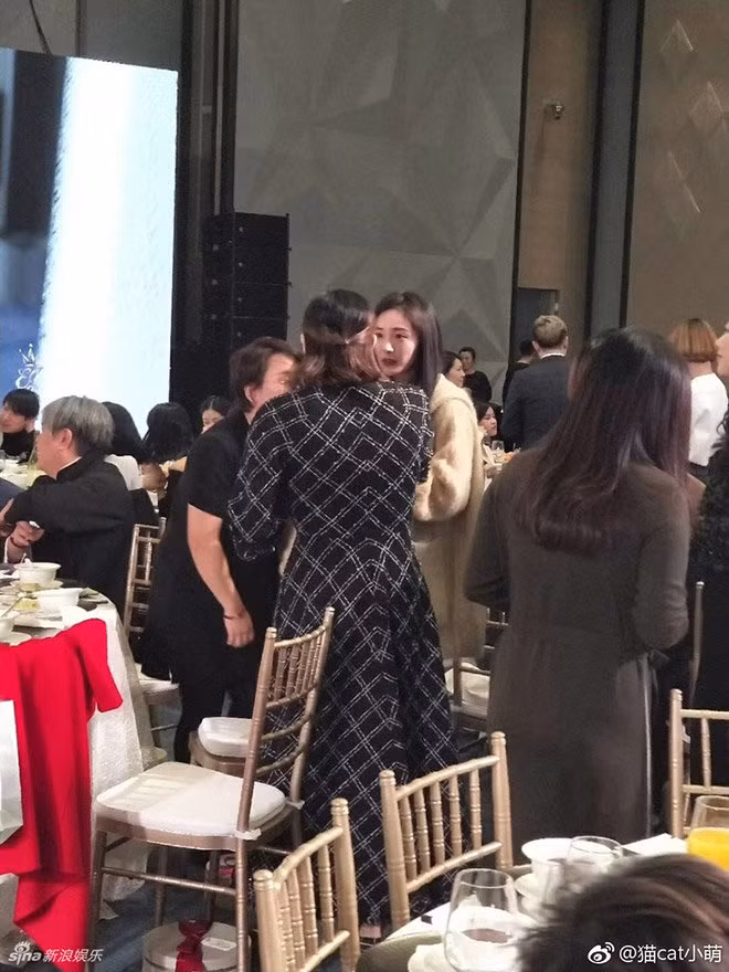 Sự xuất hiện của Dương Mịch có phần lấn át cô dâu trong đám cưới. Nhiều người cho rằng cô trở thành "tội đồ", "kẻ quấy phá" đám cưới. Tuy nhiên, Dương Mịch vẫn nhận được nhiều lời khen ngợi từ phía fan vì sự nhiệt tình, thân thiện.