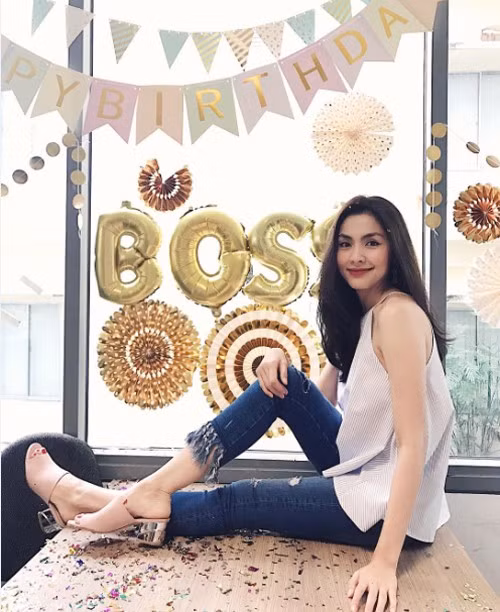 Dù đã là mẹ hai con song Tăng Thanh Hà vẫn giữ được nhan sắc cùng vóc dáng khiến không ít người phải ngưỡng mộ.