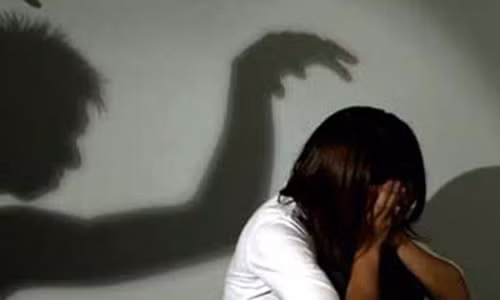 Khoi to bao ve truong mam non nghi hiep dam be gai ngat xiu