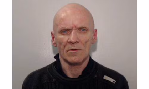 Canh sat cuu be gai bi cuong hiep roi cung "hai doi" nan nhan