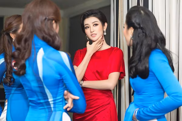 Vì cũng từng trải qua vai trò thí sinh của các cuộc thi hoa hậu, vì vậy Huyền My hiểu được những ngần ngại hay khó khăn của các thí sinh tại cuộc thi Hoa khôi sinh viên. Huyền My truyền đạt cho các bạn sinh viên những kinh nghiệm thực tiễn và trao đổi với các bạn thí sinh trong không khí rất vui vẻ và thoải mái.