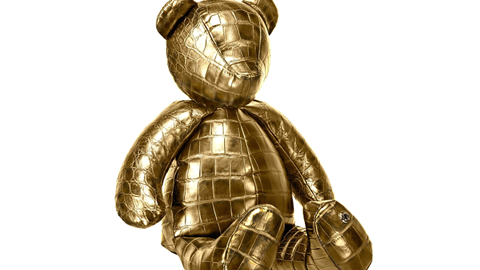 4. Chú gấu phủ vàng 24K - Giá: 32.000 USD Chú gấu Stalvey được làm từ da cá sấu xám phủ vàng 24K. Sản phẩm này được chứng nhân mặt hàng vàng 24K - danh hiệu thường được chứng nhận cho các sản phẩm trang sức.