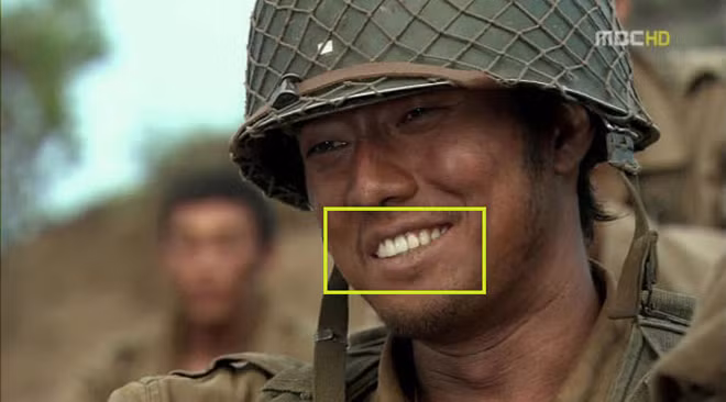 Phim truyền hình Road No.1 của soái ca So Ji Sub bị soi “hạt sạn” to đùng. Phim lấy bối cảnh thời chiến những năm 1950 nhưng hàm răng của nam diễn viên chính lại trắng bóng.