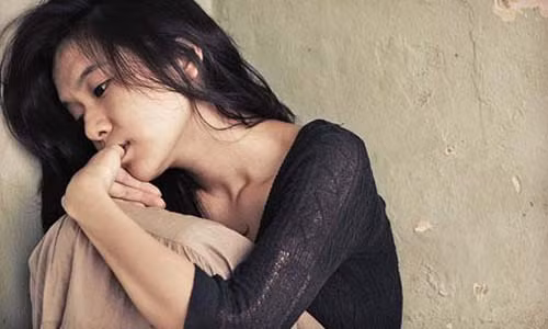 Chet lang khi biet bi mat dong troi ngay ra mat nha chong