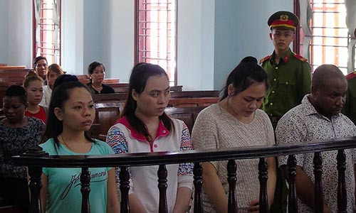 Các bị cáo tại toà.