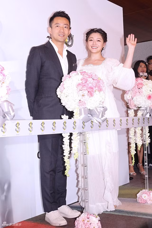 Ro tin khach san trieu USD thua lo, Dai S nhap vien trien mien