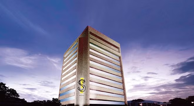 Ro tin khach san trieu USD thua lo, Dai S nhap vien trien mien-Hinh-2