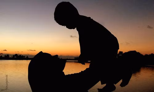 Ket ban voi vo cua chong cu