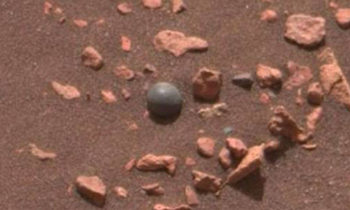 Vật thể giống viên đạn súng thần công được tìm thấy trên sao Hỏa. Vật thể giống viên đạn súng thần công được tìm thấy trên sao Hỏa.