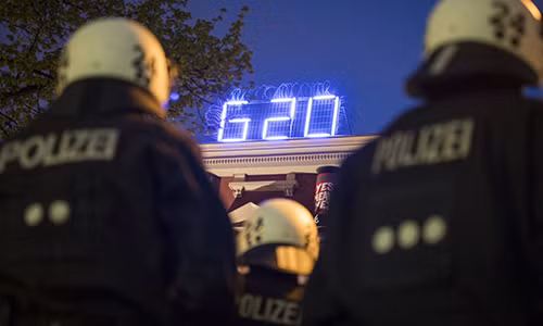 Hon 200 canh sat Duc mo tiec thac loan gay soc du luan