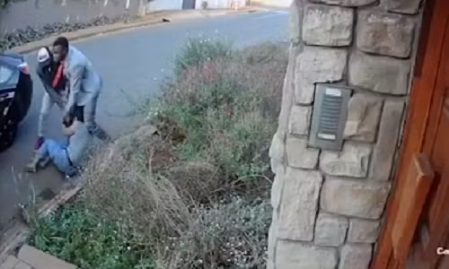 Nu sinh duong dau voi toan cuop co sung gay kinh ngac