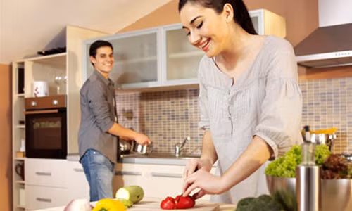 Bi bao hanh vi khong... nau an ngon