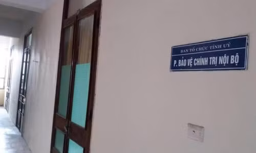 Truong phong bi cach chuc vi dung bang gia: Van con may chan!