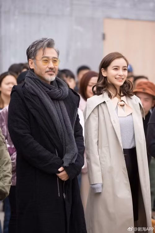 Ngô Tú Ba và Angelababy vào lễ khai máy hôm 5/11.