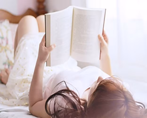 Bạn không được đọc khi nằm: Nghiên cứu gần đây chứng minh rằng những người dễ bị cận thị có thể làm chậm sự phát triển của bệnh này nếu như đọc khi đang nằm.