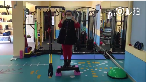 Tạ Tinh Tinh vui mừng khoe thành quả giảm cân.