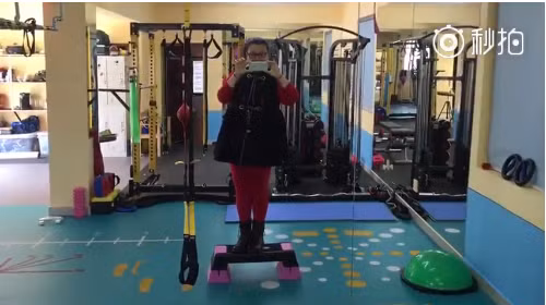 Tạ Tinh Tinh vui mừng khoe thành quả giảm cân.