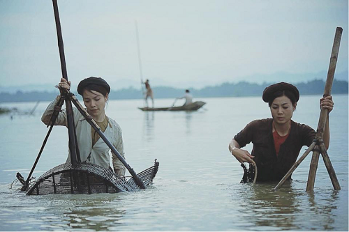 Hình ảnh cây đa, bến nước, sân đình, kho bãi…đậm chất làng quê Việt Nam được tái hiện qua 34 tập phim "Thương nhớ ở ai".