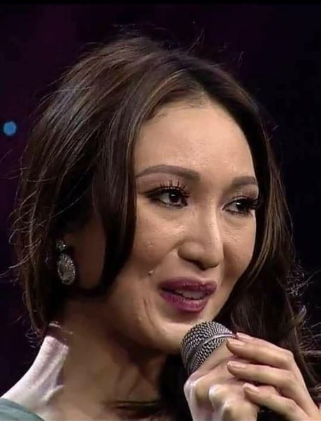 Hồi tháng 11/2017, khi đại diện của Philippines - Karen Ibasco đăng quang Hoa hậu Trái đất 2017, đã xảy ra nhiều luồng ý kiến tranh cãi về nhan sắc quá kém của cô. Cư dân mạng cho rằng Karen Ibasco có gương mặt cá tính, nhưng không hề đẹp và cuốn hút. Đặc biệt, ở những góc chụp cận, Tân Hoa hậu Trái đất còn để lộ gương mặt rỗ, làn da xạm.