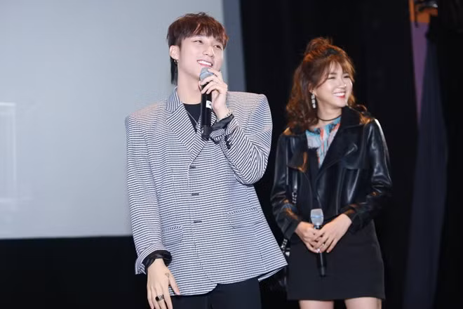 Cô hot girl xinh đẹp bày tỏ sự lo lắng các Sky sẽ làm khó mình khi đóng cặp với Sơn Tùng M-TP chính vì vậy Kiều Trinh luôn không quá thân mật với nam ca sĩ.